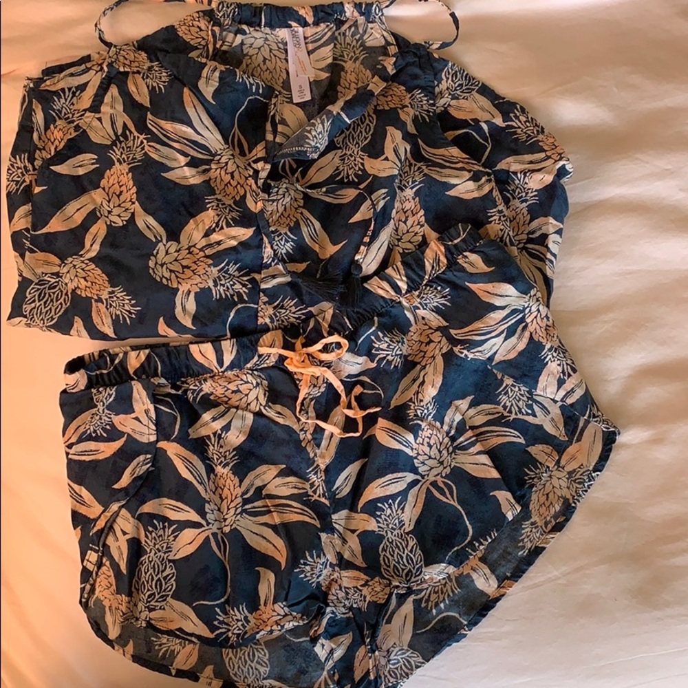 Floral Pajama set! Worn once!!